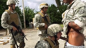 Play American soldiers have fun with their pistols