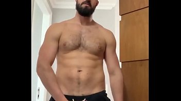 Play The beard and the big cock of gay porn actor andy onassis