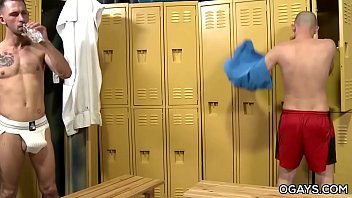 Play Penetrating my gym buddy in the locker room
