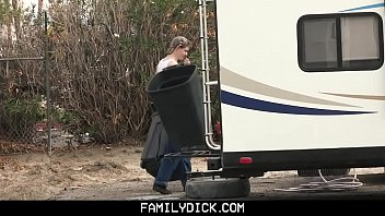 Play She caught her stepfather watching porn and she liked seeing his cock spliced ​​…
