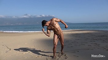 Play Gay hunks posing naked on the beach