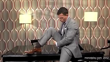 Play Horny old man playing on his boss’s table.