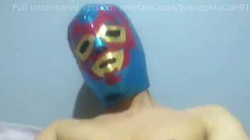 Play Masked man masturbating in bed (preview)