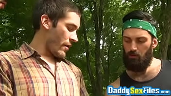Play Dale cooper is having his anal fucked in outdoor threesome