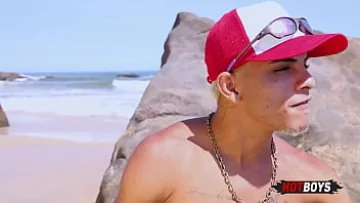 Play Public Orgy on the Beach: Amateur Threesome with Monster Cocks