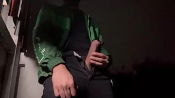Play Thai Delivery Guy Can’t Resist Public Masturbation
