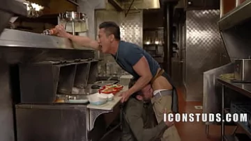 Play Muscular Hunks Dante Colle and Ethan in Bareback Gay Pounding Anywhere