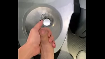 Play Brasilian Hetero Hottie Cumming in Public