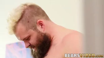 Play Hairy Bears Lion Reed and Luis Vega in Bareback Rimming Encounter