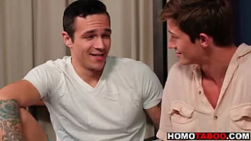 Play Hung Stepbrother’s Raw Taboo Gay Sex Encounter