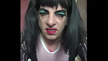 Play Bisexual Crossdresser’s Hot Self-Handjob