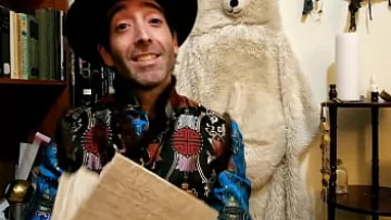 Play Max Shenanigans’ Steamy Solo Reading Session
