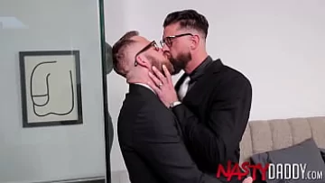 Play Muscular Daddy ‘Alpha Wolfe’ Barebacks and Breeds Joel Someone in Office