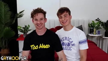 Play Muscle Twink Casting: ‘Virgin’ Hunk’s First Time Gay Bareback Sex!
