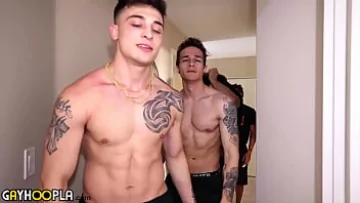 Play Muscular Gay Hookup! Amateur Teens Get Down and Dirty with Deepthroat Blowjobs and Anal Sex!