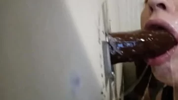 Play Glory Hole Role Play with Big Black Dildos: A Gay Amateur’s Messy Encounter