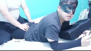 Play Stuffing a Gamer’s Ass with a Dildo while Playing Xbox – Gay Amateur Part 2