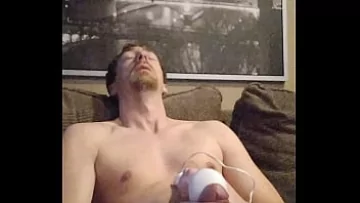 Play Amateur Gay Daddy Bi Gets Off with Machine on Camera – Cum Load!