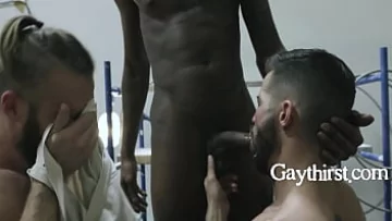 Play Interracial Threesome: Boss Bribes Twinks with BBC